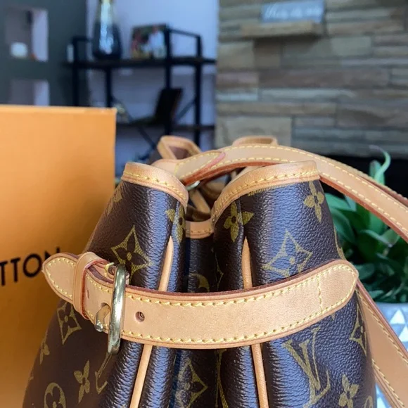 Louis Vuitton Brown Monogram Tote Bag - Picture 8 of 17